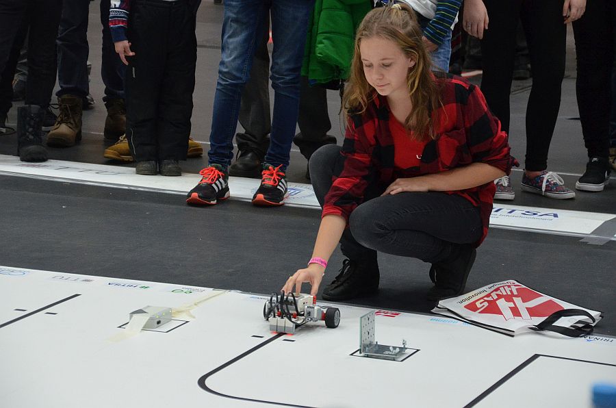 Kostivere girls team robot at Robotex 2016. Photo by Kaido Einama