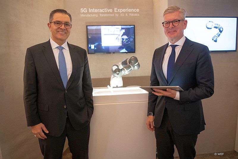 Sami Atiya, Leiter Business Robotics & Discrete Automation von ABB, und Börje Ekholm, CEO von Ericsson.